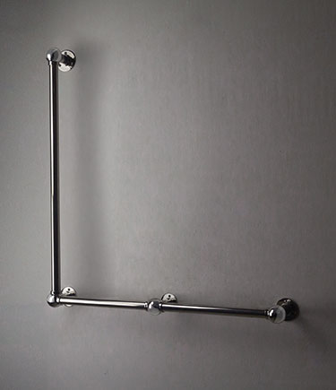 Barre appui chromée en forme de L à rotule (153L)