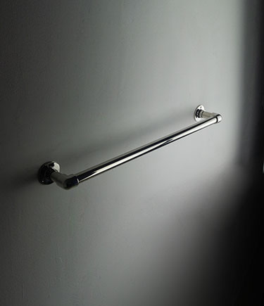 Barres d'appui en chrome et en acier inoxydable