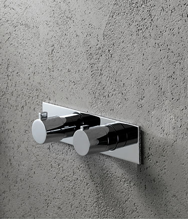 Robinets de douche chromés